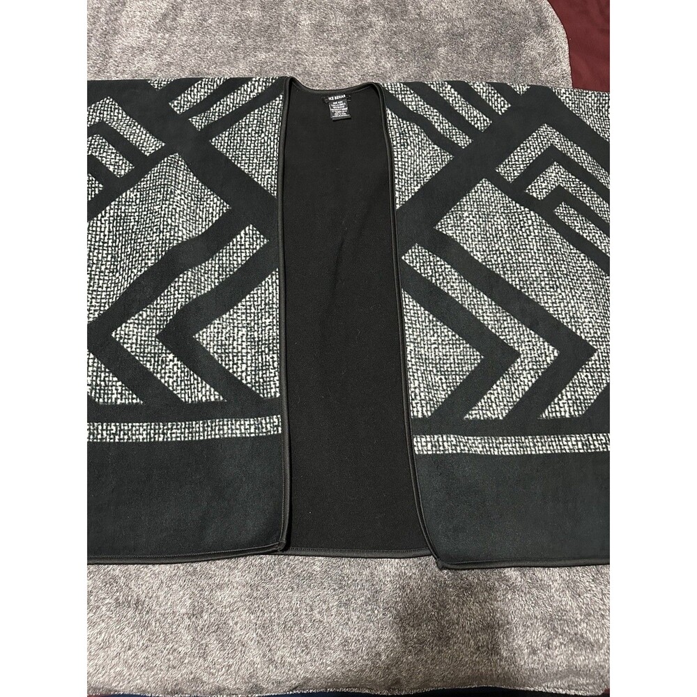 Ike Behar Shawl Cape Poncho Women’s OS Blanket Sweater Cardigan - Picture 4 of 8